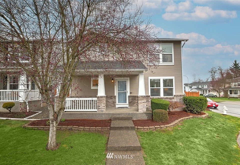 Sitting on a corner lot at the base of a cul-de-sac. Picturesque and sweet, you'll love this quiet neighborhood and home.