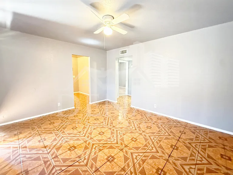 624 E Marilyn Ave #1 — Photo 3