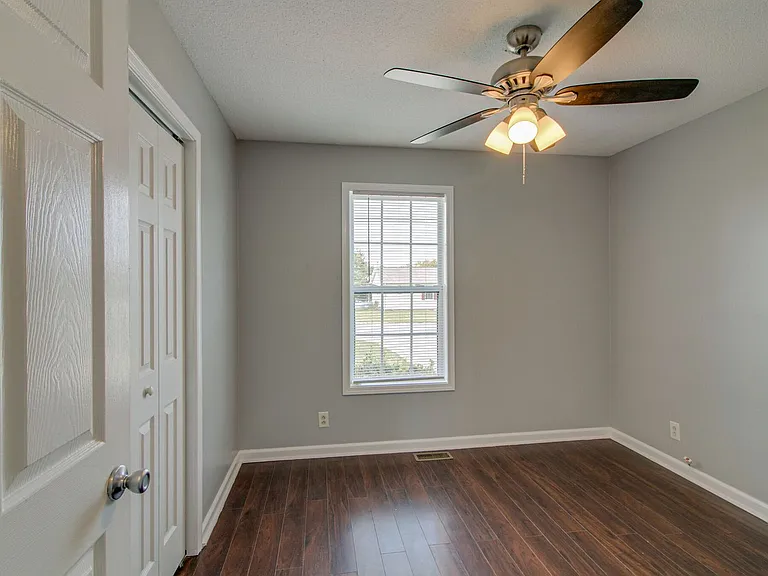1013 Bush Ave — Photo 18