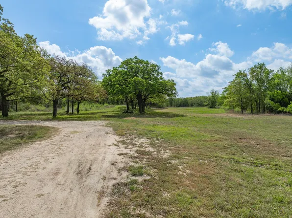 488 Wood St, Axtell, TX 76624