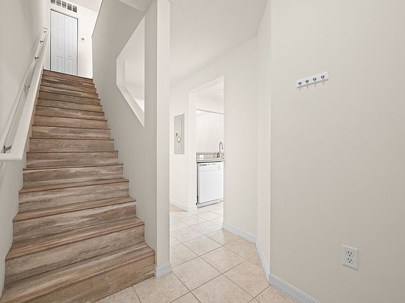 2nd image of 4237 SW 22nd Ln
