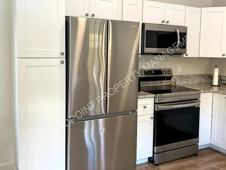 910 Poplar St — Photo 16