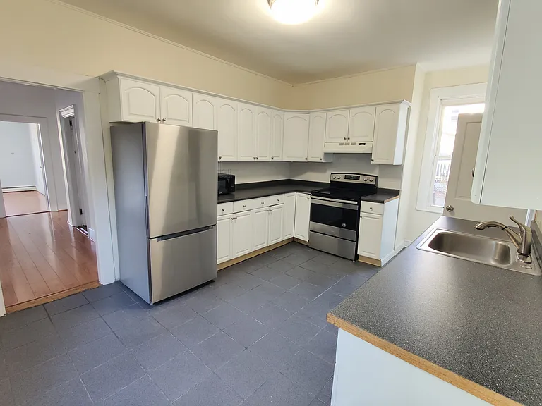 Kitchen, dishwasher under sink counter