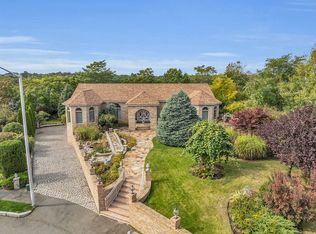 16 Lisa Ln, Saugus, MA 01906