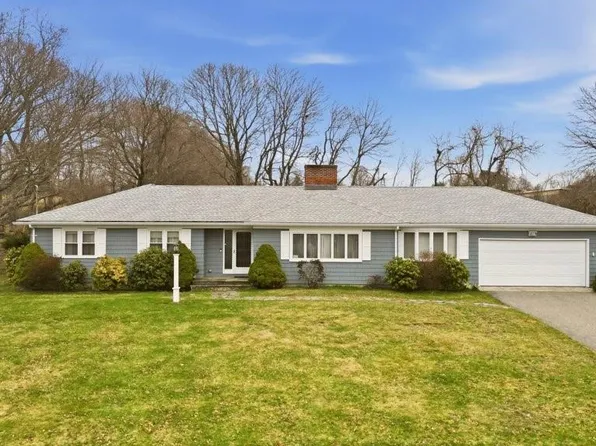 8 Wabasso Ter, Middletown, RI 02842