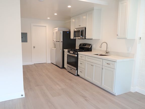 3rd image of 1532 California St #6