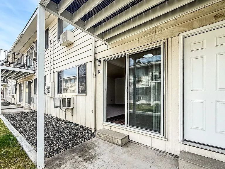Kathy-Ann Apartments — Photo 18