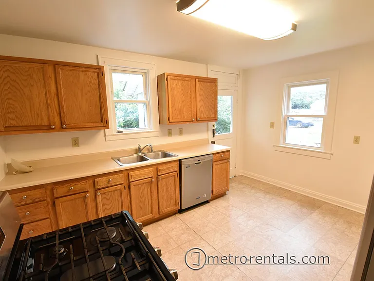 238-240 W Pacemont Rd — Photo 12
