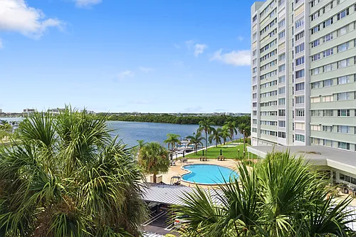51 Island Way Photo 1