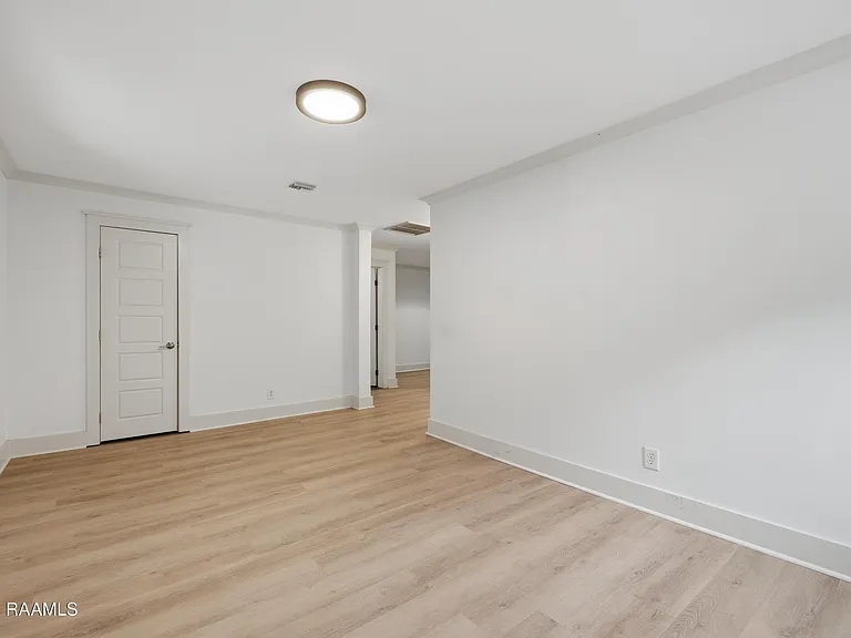 104 Howard Ave — Photo 5