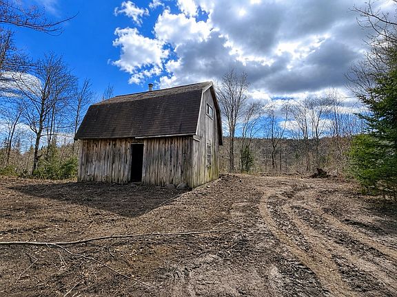3rd image of 2900 Old Duck Pond Road