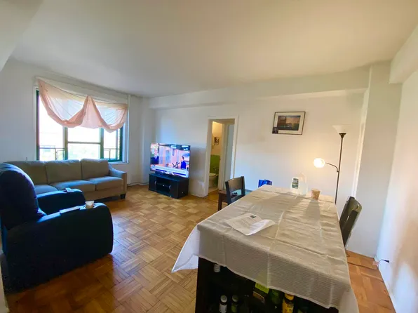 34 Metropolitan Oval image 1 of 12
