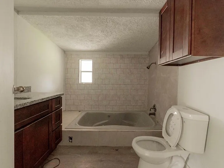 2422 Avilion Ct — Photo 7