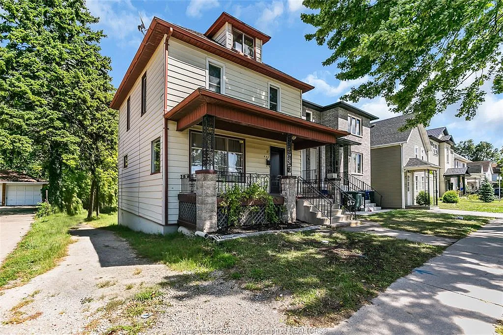 4 bed, $2,400 — Photo 3