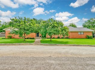 801 N Center St, Franklin, TX 77856