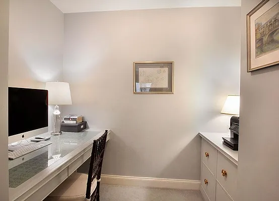 Sold by Warburg | media 9