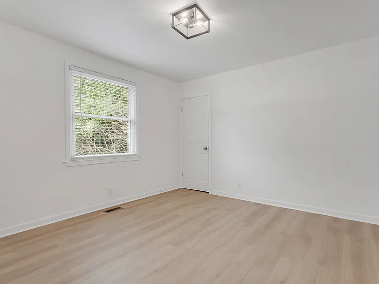 304 Lallemand Ct — Photo 8