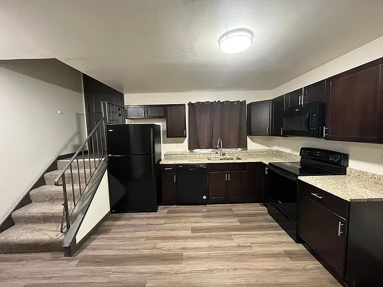 555 Sandra Ln — Photo 5