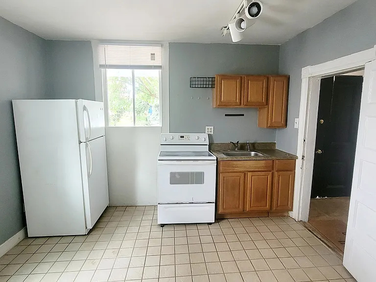 516 S Pine St — Photo 10