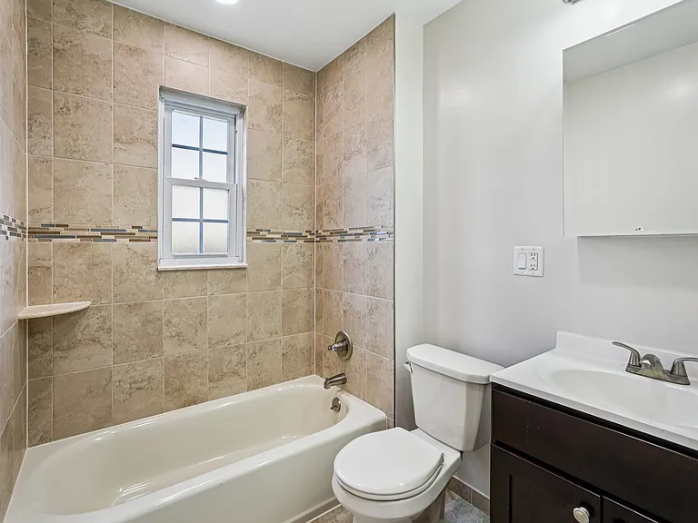 Manley Court Apartments — Photo 16