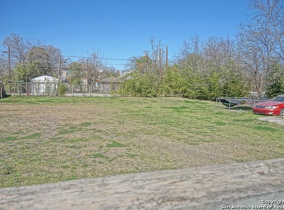 4th image of 225 Blaine St