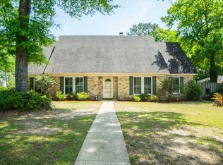 909 Regents Dr E, Mobile, AL 36609