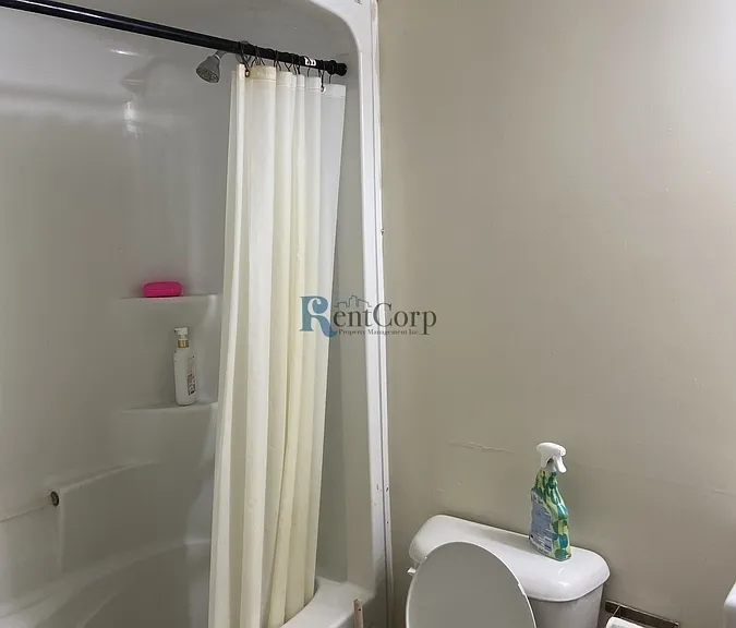 202 Lester St #2 — Photo 3