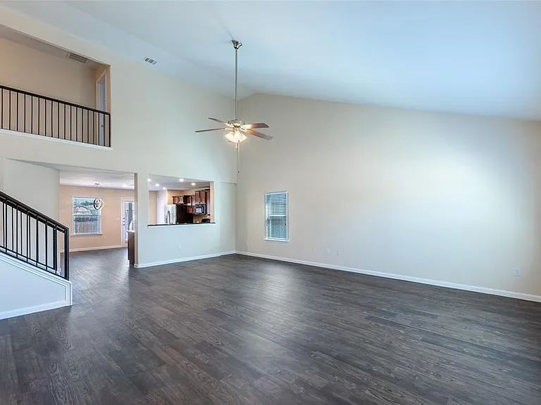 710 Mitchell Dr — Photo 4