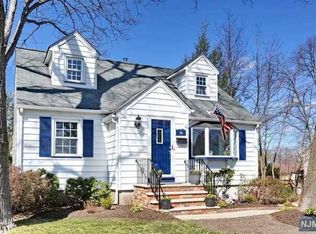 123 Summit Ave, Waldwick, NJ 07463