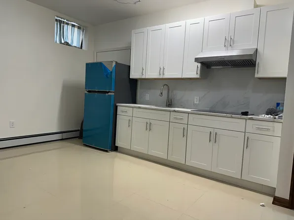 64-00 233rd St, Oakland Gardens, NY 11364