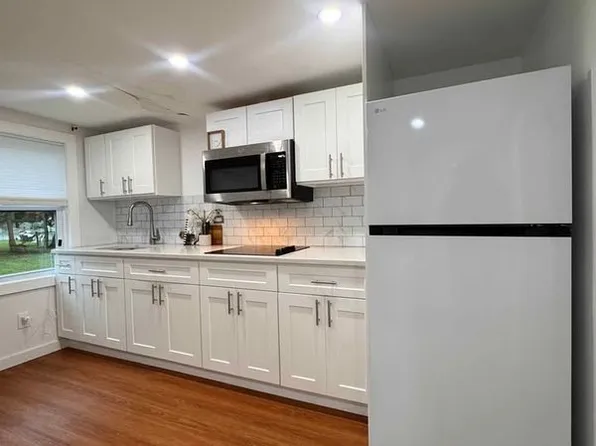 186 Woodside Rd, Mastic Beach, NY 11951