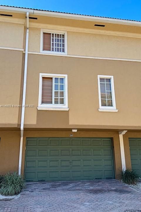 1st image of 2911 NE 185th St APT 2105