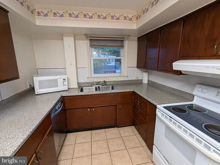 21 Steinway Ave — Photo 10