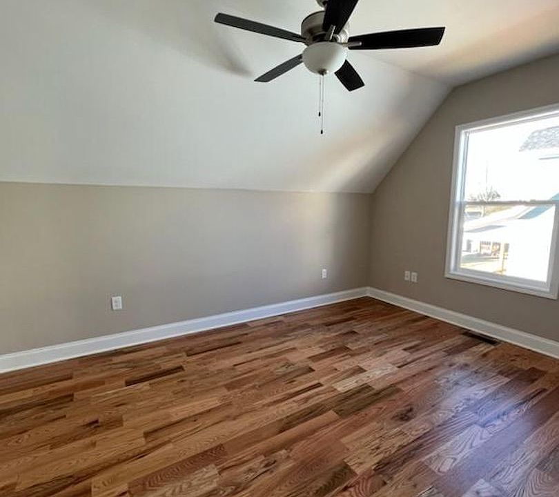 1st image of 220 Oak Meadow Ln