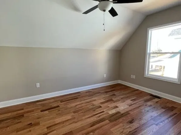 220 Oak Meadow Ln, Asheville, NC 28804