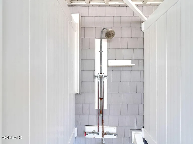 340 Bay Ln — Photo 42