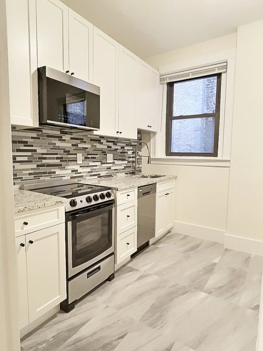 Building Photo - 1386 Beacon St #6