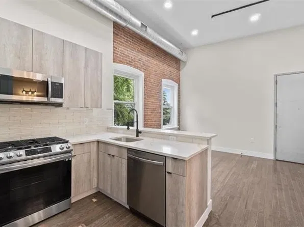 21 W 20th St, Bayonne, NJ