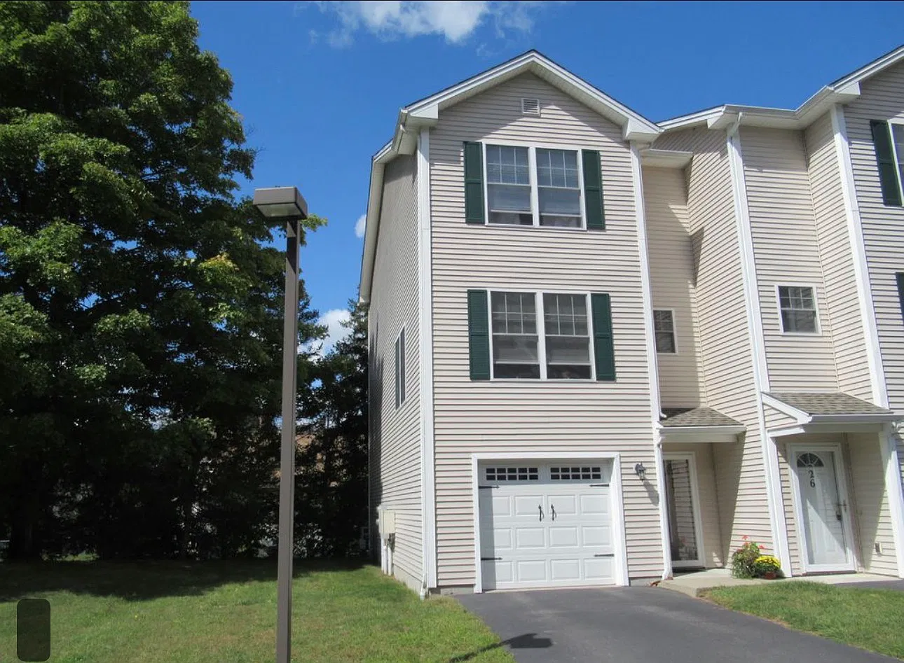 2 bed, 1380 sqft, $2,200 — Photo 1