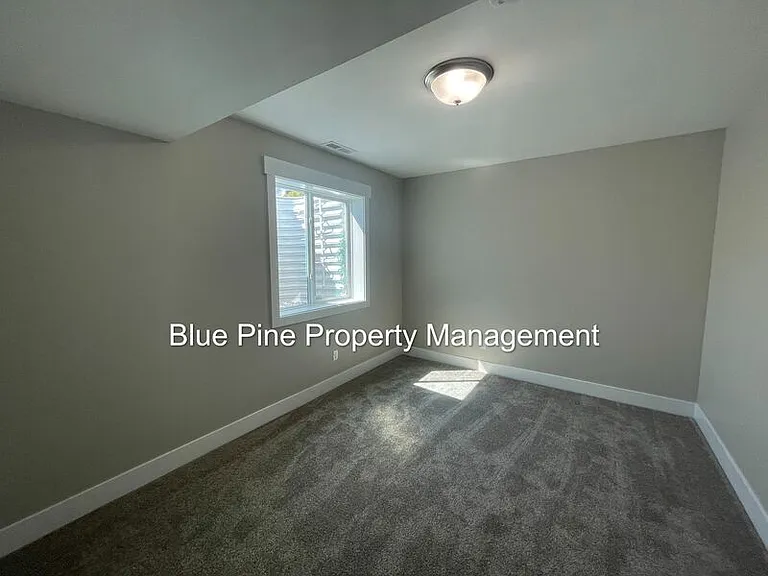 1924 Harrington Cir — Photo 22