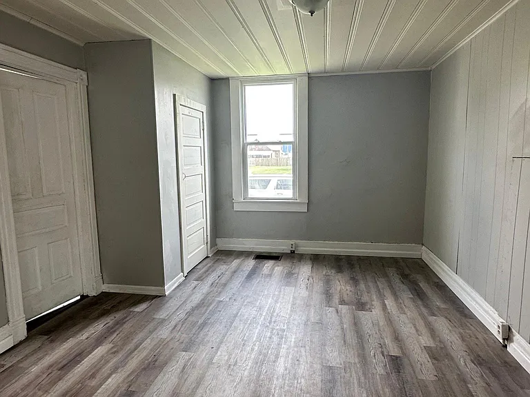 1709 Edison Ave — Photo 12