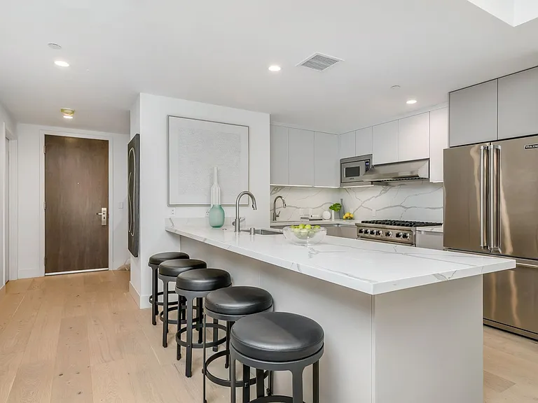 Reeves Place LA — Photo 33