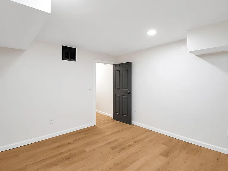 1239 N Cramer St — Photo 30