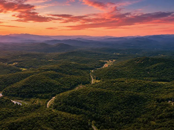 1 Sunny Point Rd, Murphy, NC 28906