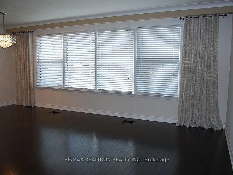 9 Stanwell Dr — Photo 4