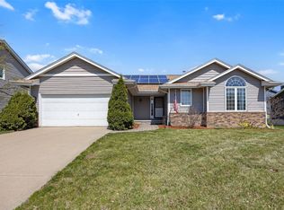 435 Bezdek Dr NW, Cedar Rapids, IA 52405