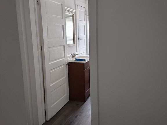 5th image of 322 Main St