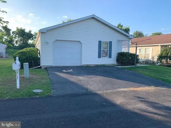 301 Carver Ln, Royersford, PA 19468