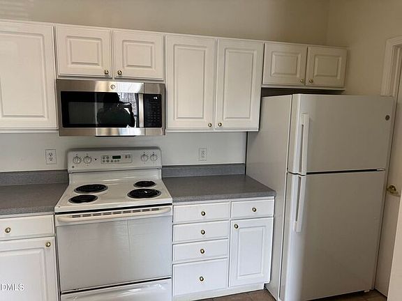 3rd image of 2501 Huntscroft Ln