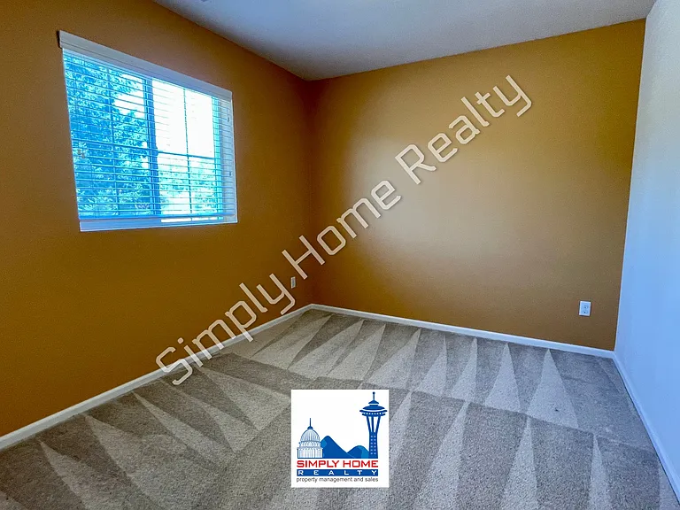 8715 Madrid St NE — Photo 17